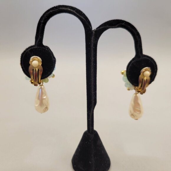 Vintage Clip-On Earrings Dangling Freshwater Pearls and Bead Clusters - Picture 3 of 6